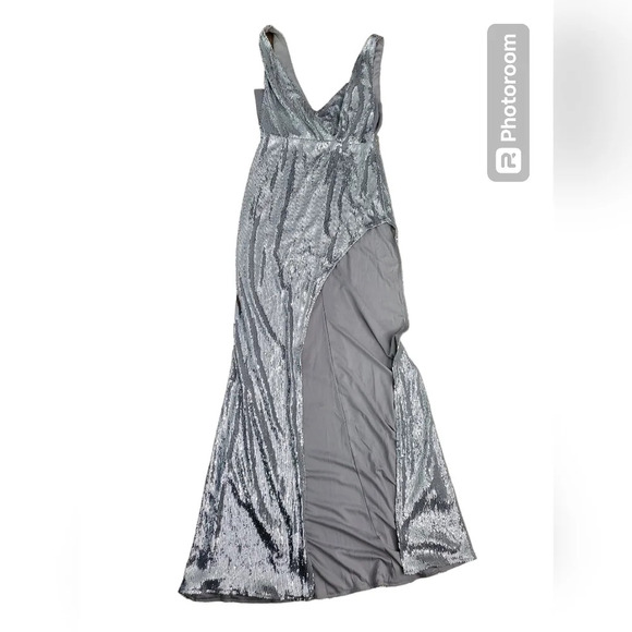💕Novaluxe silver sequence gown - Picture 1 of 8
